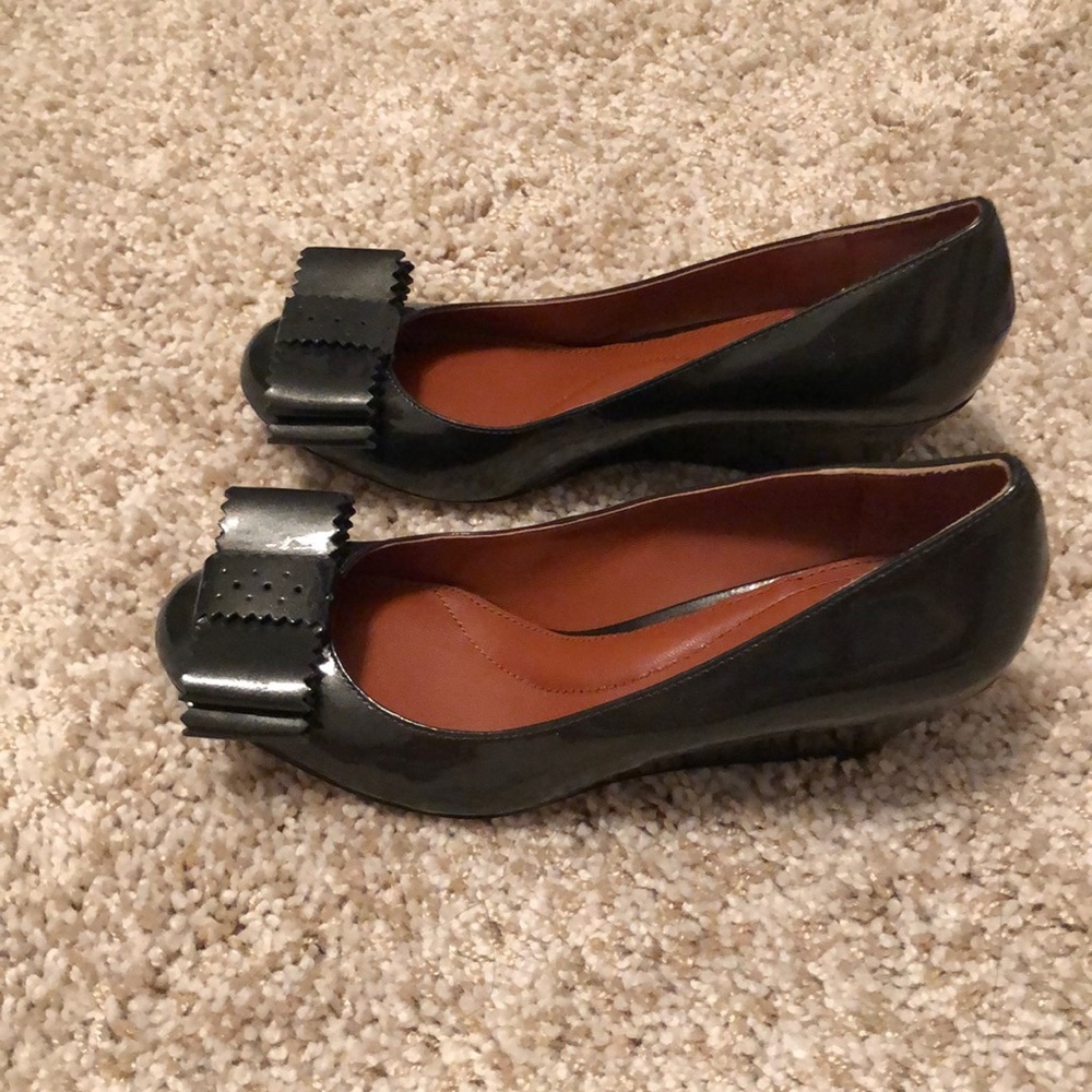 Johnston & Murphy Green Patent Wedges